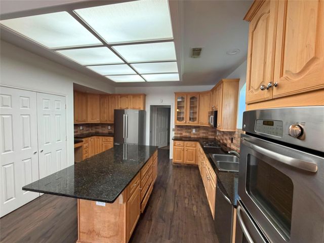 1103 Glendale Drive, Sugar Land, TX 77479