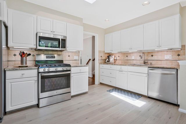 11117 WHISPERWOOD LN, North Bethesda, MD 20852