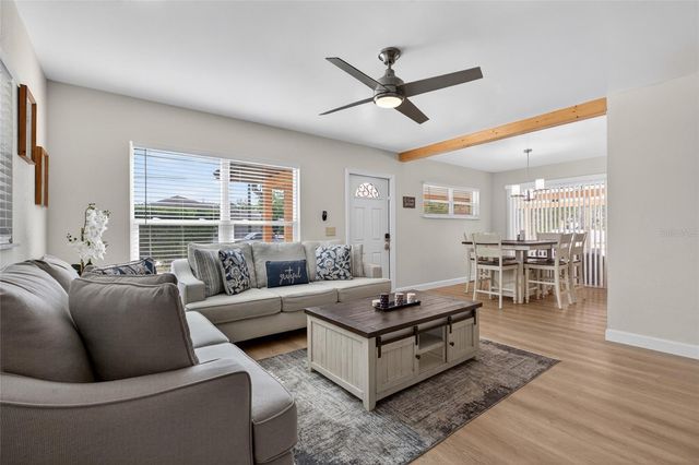 10402 N PAWNEE AVENUE, Tampa, FL 33617