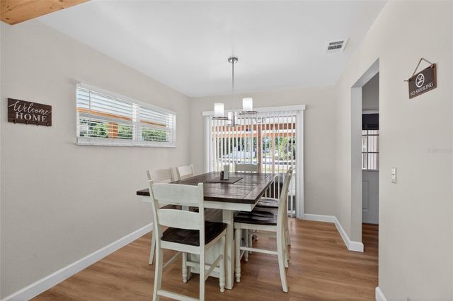 10402 N PAWNEE AVENUE, Tampa, FL 33617