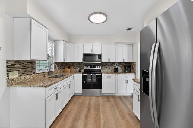 10402 N PAWNEE AVENUE, Tampa, FL 33617