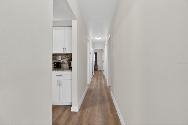 10402 N PAWNEE AVENUE, Tampa, FL 33617