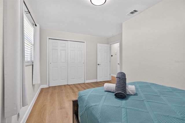 10402 N PAWNEE AVENUE, Tampa, FL 33617