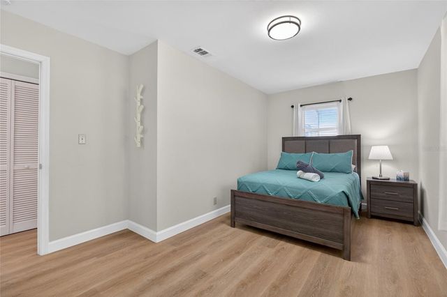 10402 N PAWNEE AVENUE, Tampa, FL 33617