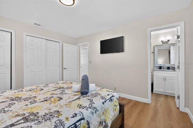 10402 N PAWNEE AVENUE, Tampa, FL 33617