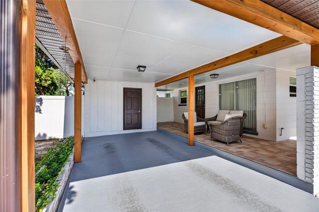 10402 N PAWNEE AVENUE, Tampa, FL 33617