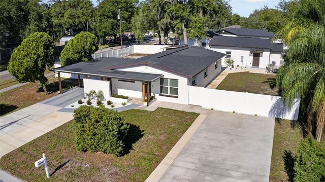 10402 N PAWNEE AVENUE, Tampa, FL 33617