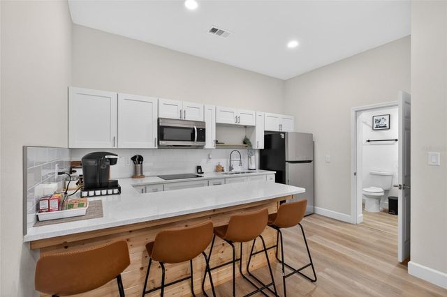10402 N PAWNEE AVENUE, Tampa, FL 33617