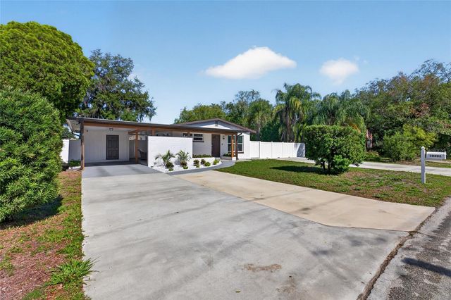 10402 N PAWNEE AVENUE, Tampa, FL 33617
