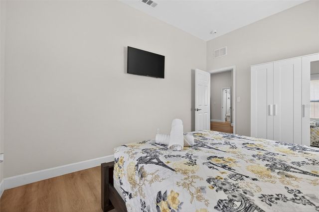 10402 N PAWNEE AVENUE, Tampa, FL 33617