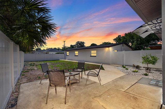 10402 N PAWNEE AVENUE, Tampa, FL 33617