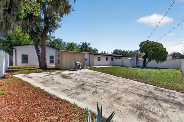 10402 N PAWNEE AVENUE, Tampa, FL 33617
