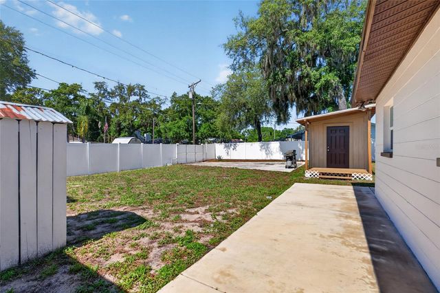 10402 N PAWNEE AVENUE, Tampa, FL 33617