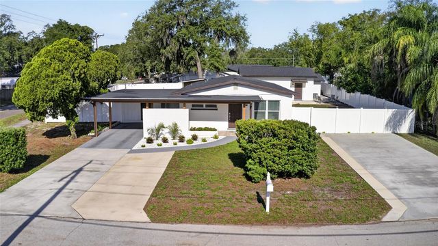 10402 N PAWNEE AVENUE, Tampa, FL 33617