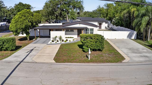 10402 N PAWNEE AVENUE, Tampa, FL 33617