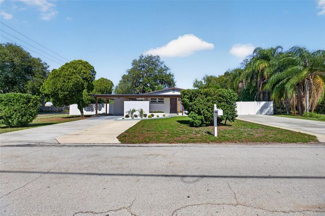 10402 N PAWNEE AVENUE, Tampa, FL 33617