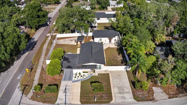 10402 N PAWNEE AVENUE, Tampa, FL 33617
