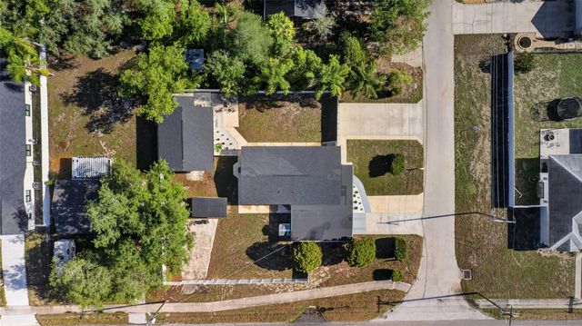 10402 N PAWNEE AVENUE, Tampa, FL 33617