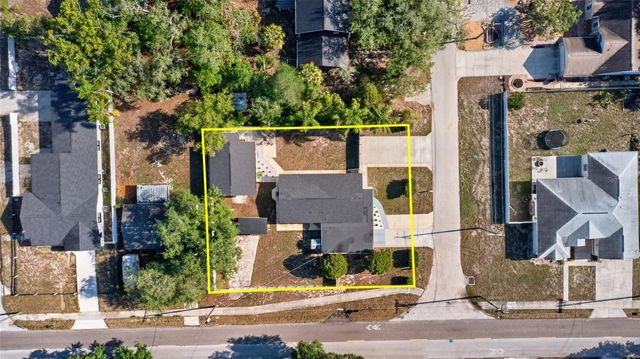 10402 N PAWNEE AVENUE, Tampa, FL 33617