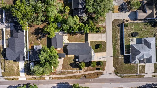 10402 N PAWNEE AVENUE, Tampa, FL 33617