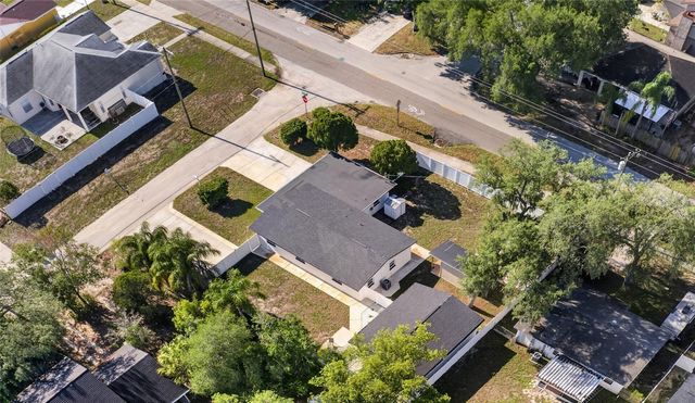 10402 N PAWNEE AVENUE, Tampa, FL 33617
