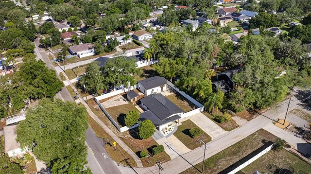 10402 N PAWNEE AVENUE, Tampa, FL 33617
