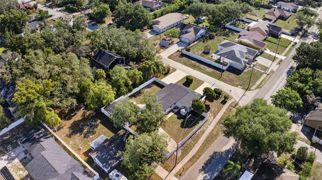 10402 N PAWNEE AVENUE, Tampa, FL 33617
