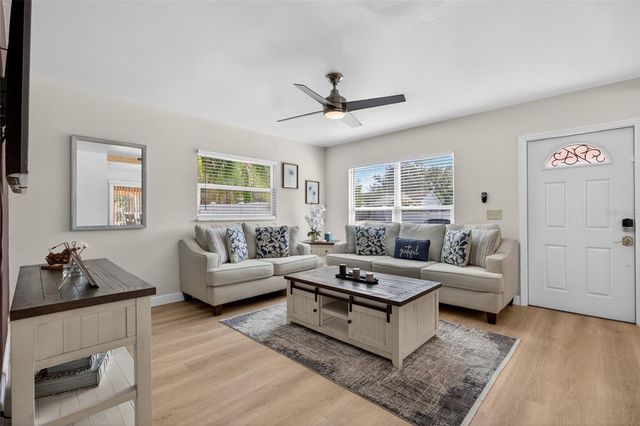 10402 N PAWNEE AVENUE, Tampa, FL 33617