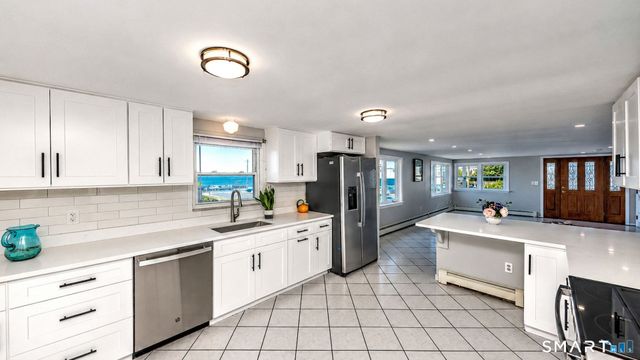 44 Washington Parkway, Stratford, CT 06614