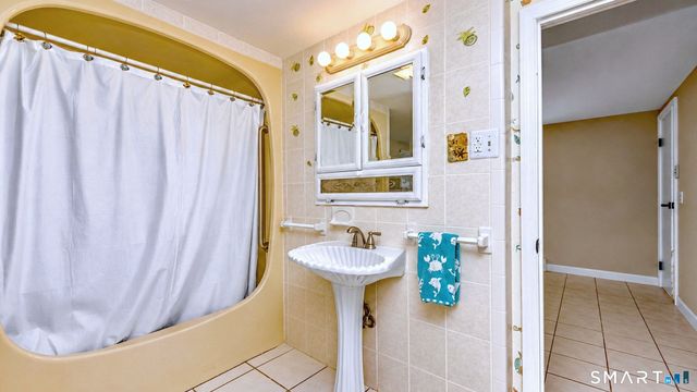 44 Washington Parkway, Stratford, CT 06614