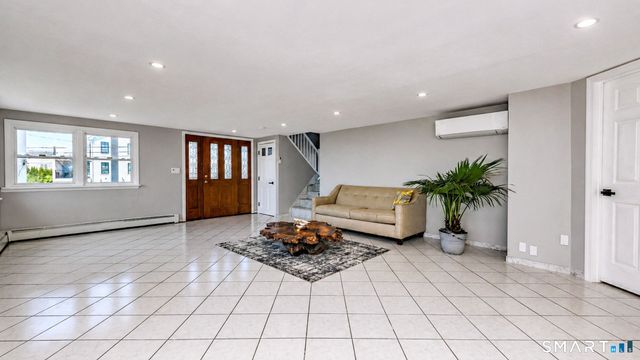 44 Washington Parkway, Stratford, CT 06614