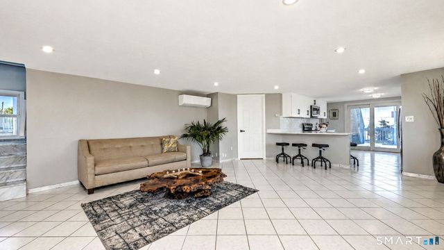 44 Washington Parkway, Stratford, CT 06614