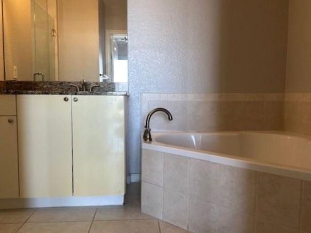 1830 Radius Dr 1207, Hollywood, FL 33020