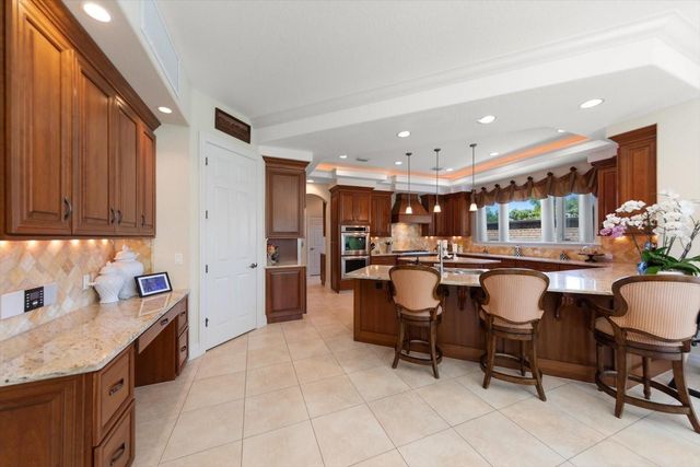 305 EASTLEIGH DRIVE, Belleair, FL 33756