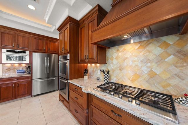 305 EASTLEIGH DRIVE, Belleair, FL 33756