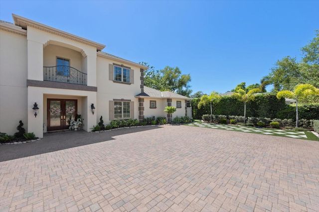 305 EASTLEIGH DRIVE, Belleair, FL 33756