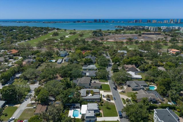 305 EASTLEIGH DRIVE, Belleair, FL 33756