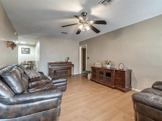 3323 Cox Circle, Choctaw, OK 73020