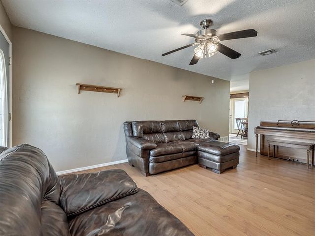 3323 Cox Circle, Choctaw, OK 73020