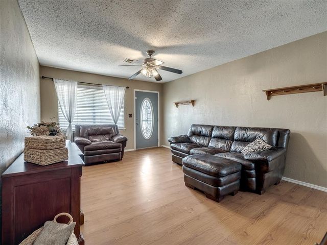 3323 Cox Circle, Choctaw, OK 73020
