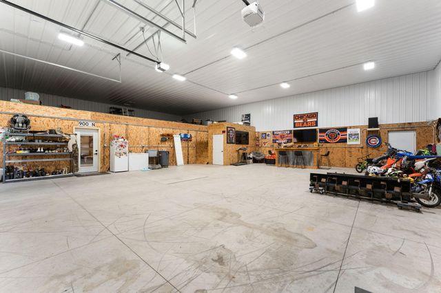 1683 E 900 N, Lake Village, IN 46349