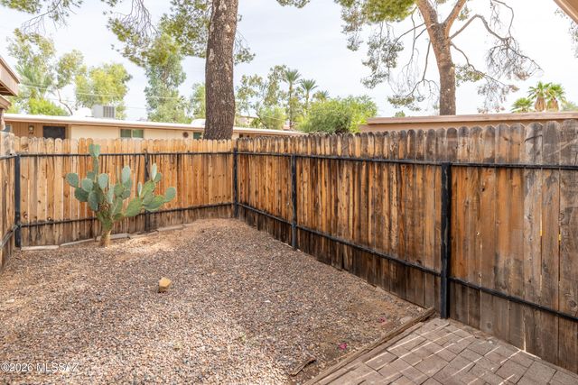 5901 N Oracle Rd Apt 12, Tucson, AZ 85704