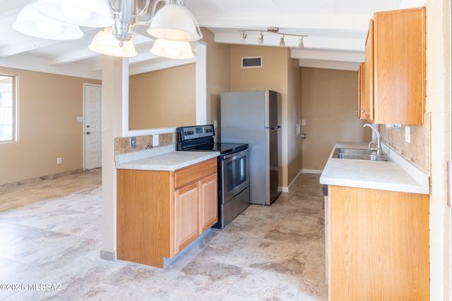 5901 N Oracle Rd Apt 12, Tucson, AZ 85704