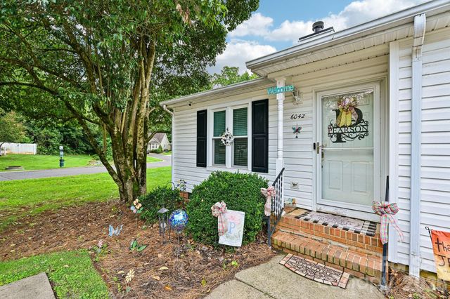 6042 Crape Myrtle Lane, Charlotte, NC 28216