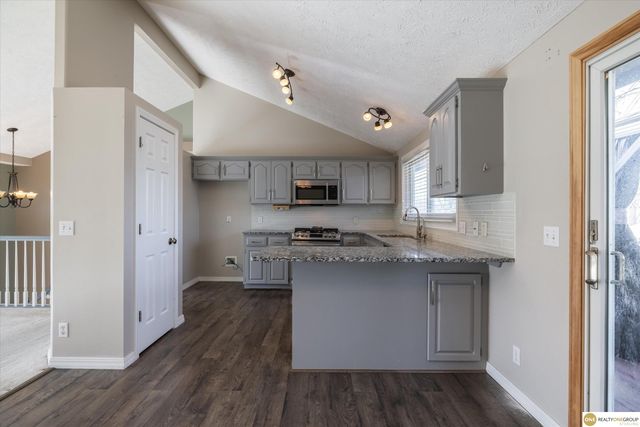 15526 Newell Street, Omaha, NE 68138