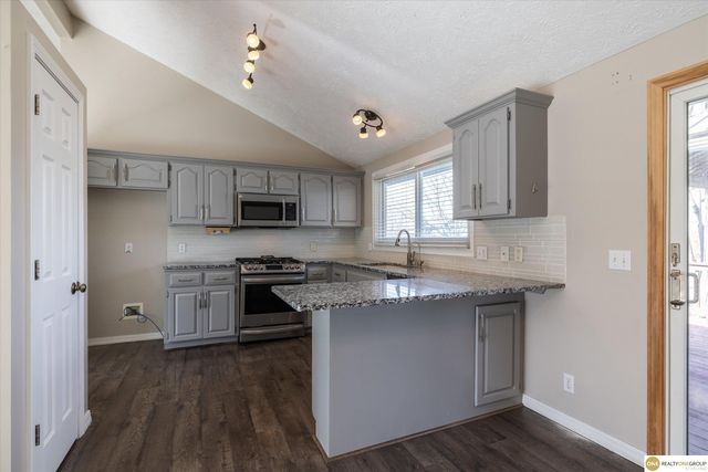 15526 Newell Street, Omaha, NE 68138