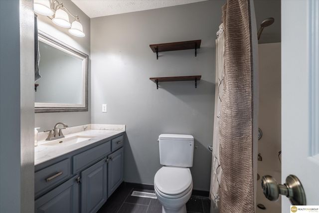 15526 Newell Street, Omaha, NE 68138