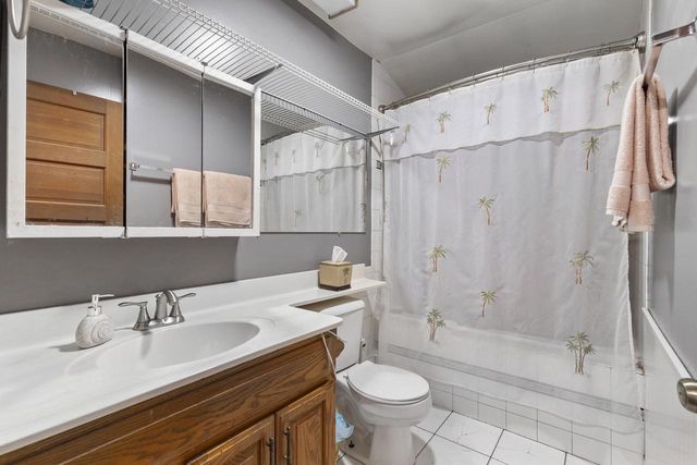 2152 S 72nd STREET, West Allis, WI 53219