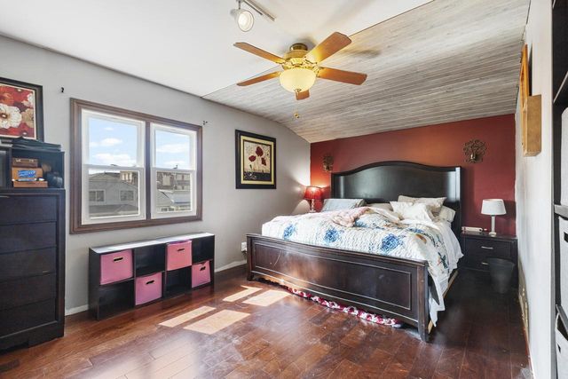 2152 S 72nd STREET, West Allis, WI 53219