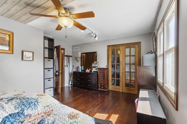 2152 S 72nd STREET, West Allis, WI 53219